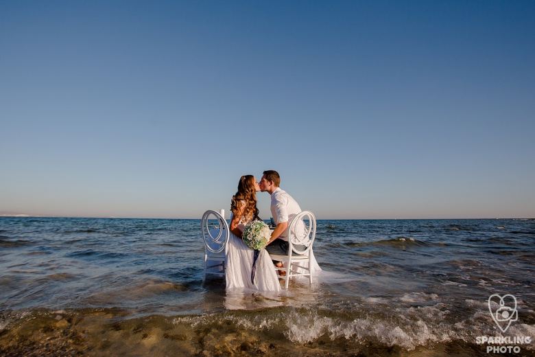 Beautiful sea wedding photosgoot for a beautful couple, PreWedding