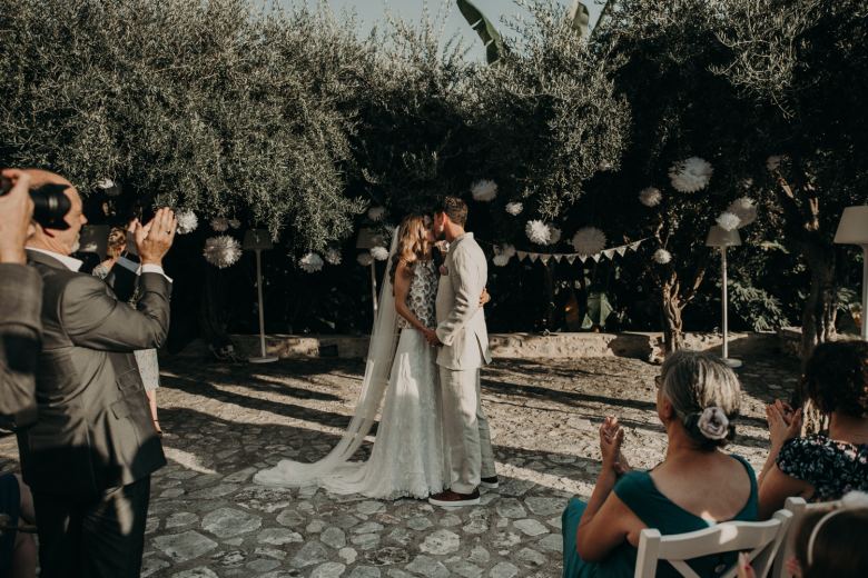 Wedding | Mani, Πραγματικοί γάμοι